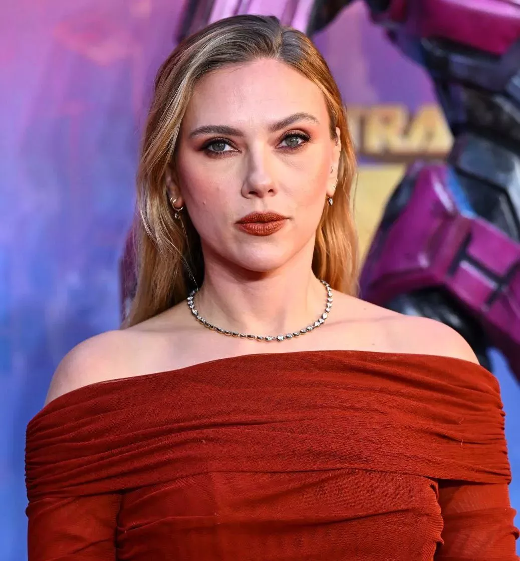 Scarlett Johansson Height, Weight, Bra Size, and Body Measurements